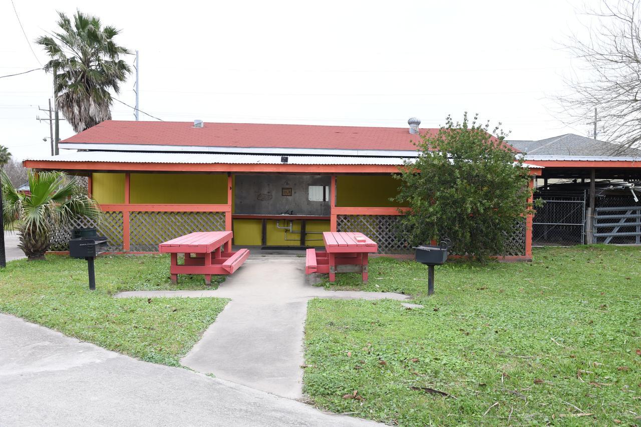 Gulfway Motel And Restaurant Gilchrist ภายนอก รูปภาพ